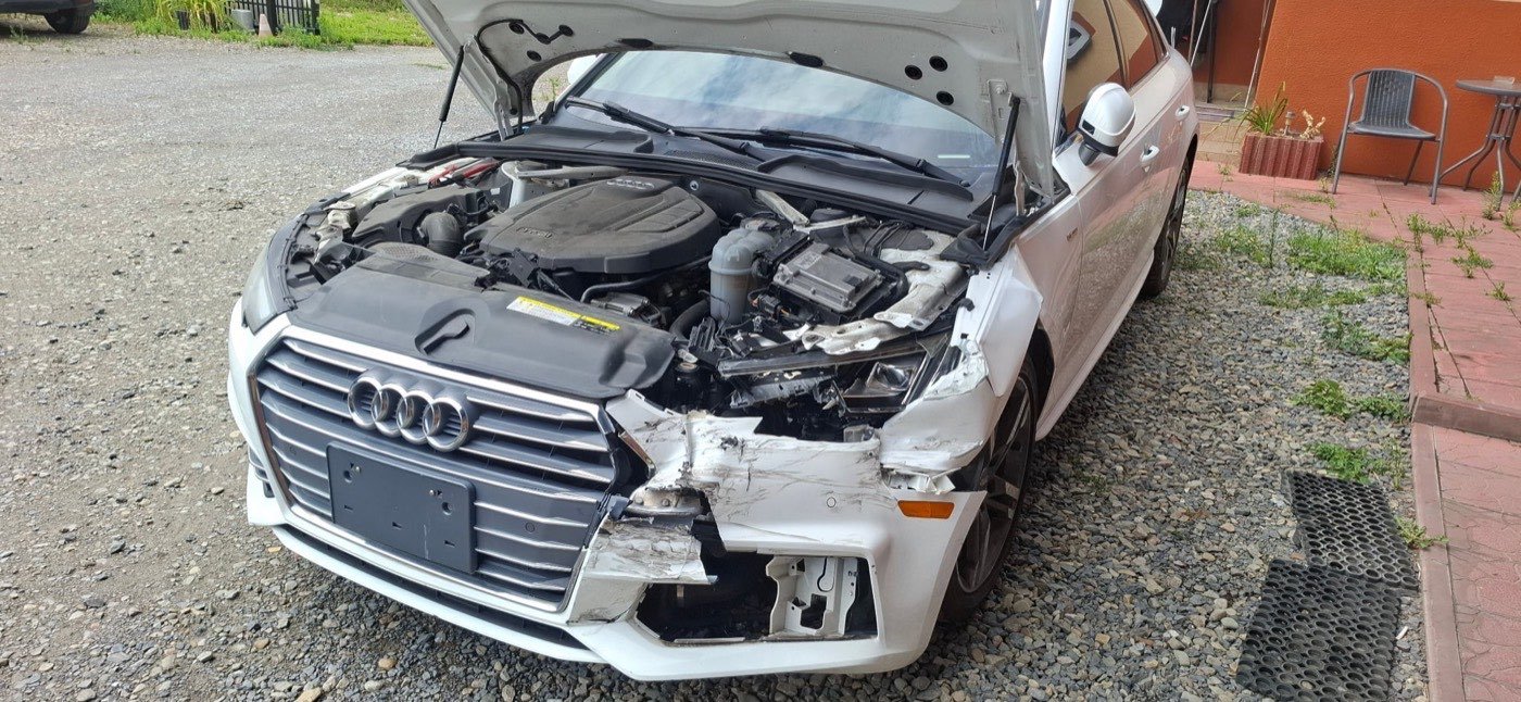 Uszkodzony pas przedni i komora silnika Audi A4 – dokumentacja stanu pojazdu do wyceny