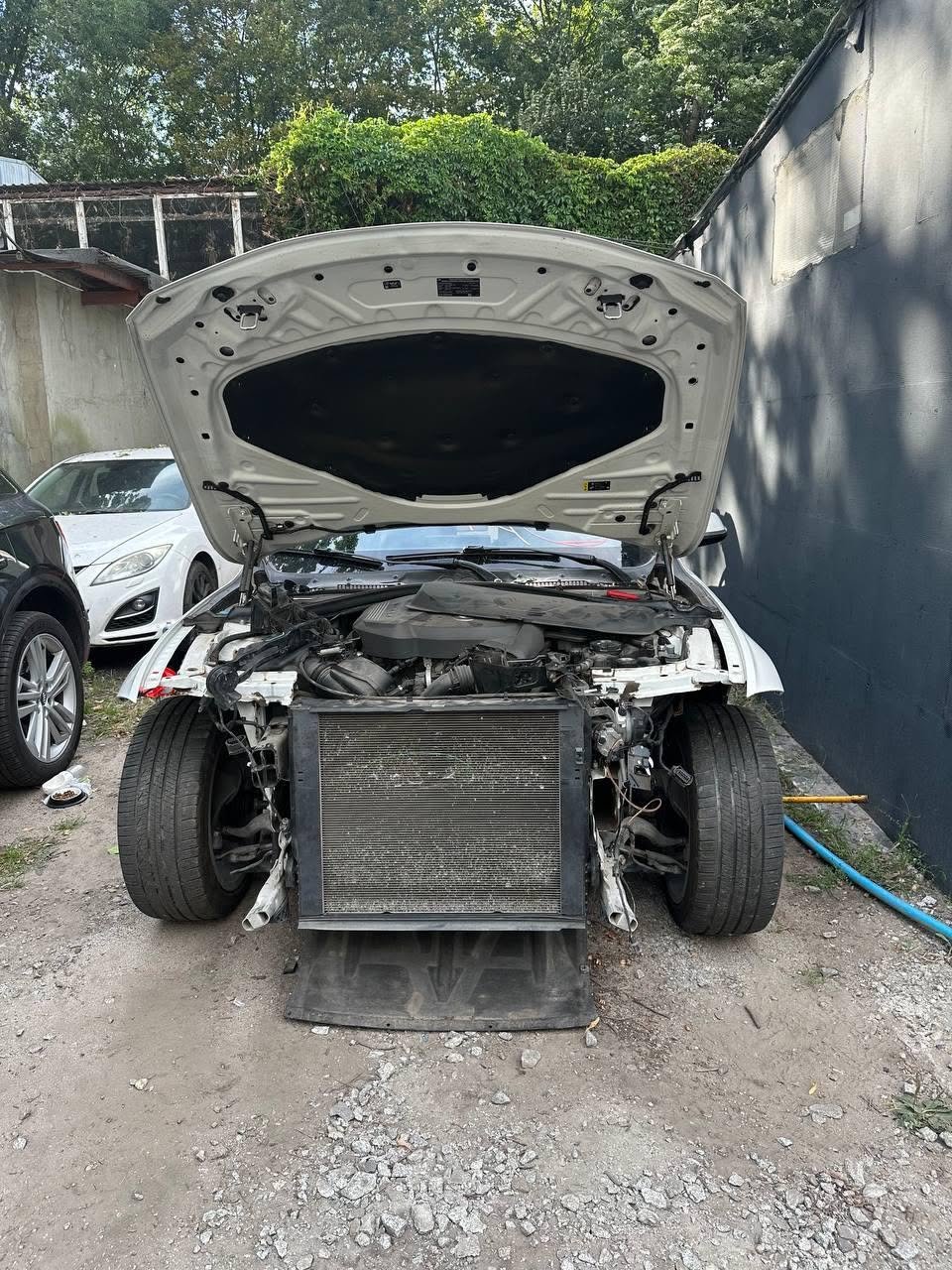 BMW 330i podczas dokumentowania stanu do wyceny do akcyzy